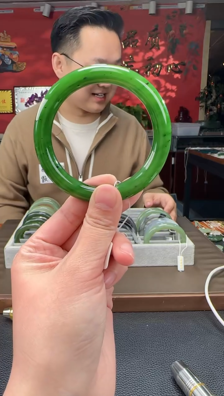 【闪购商品】和田玉.未镶嵌碧玉正装镯57+