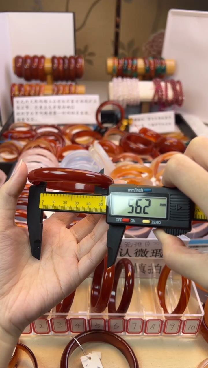 【闪购商品】玛瑙/玉髓手镯未镶嵌【默认微瑕】56+圈口