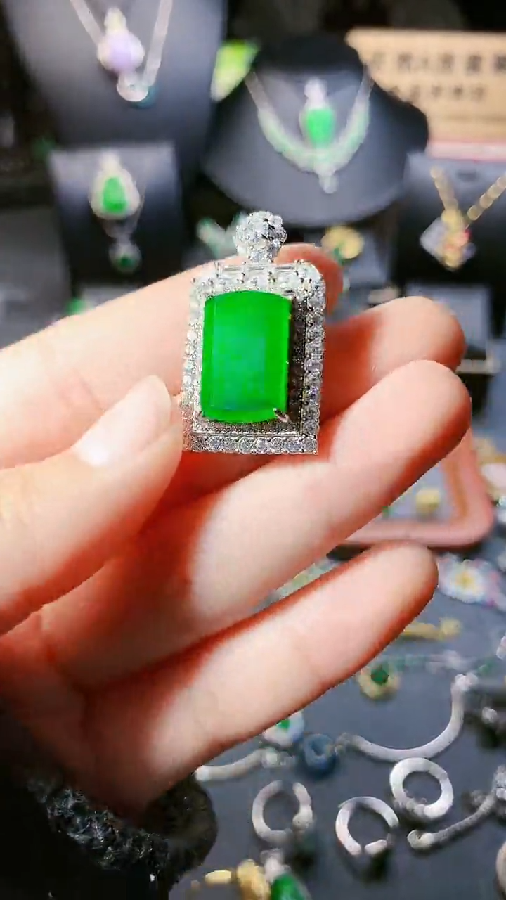 【闪购商品】翡翠吊坠(赠链)银S925镶嵌吊坠