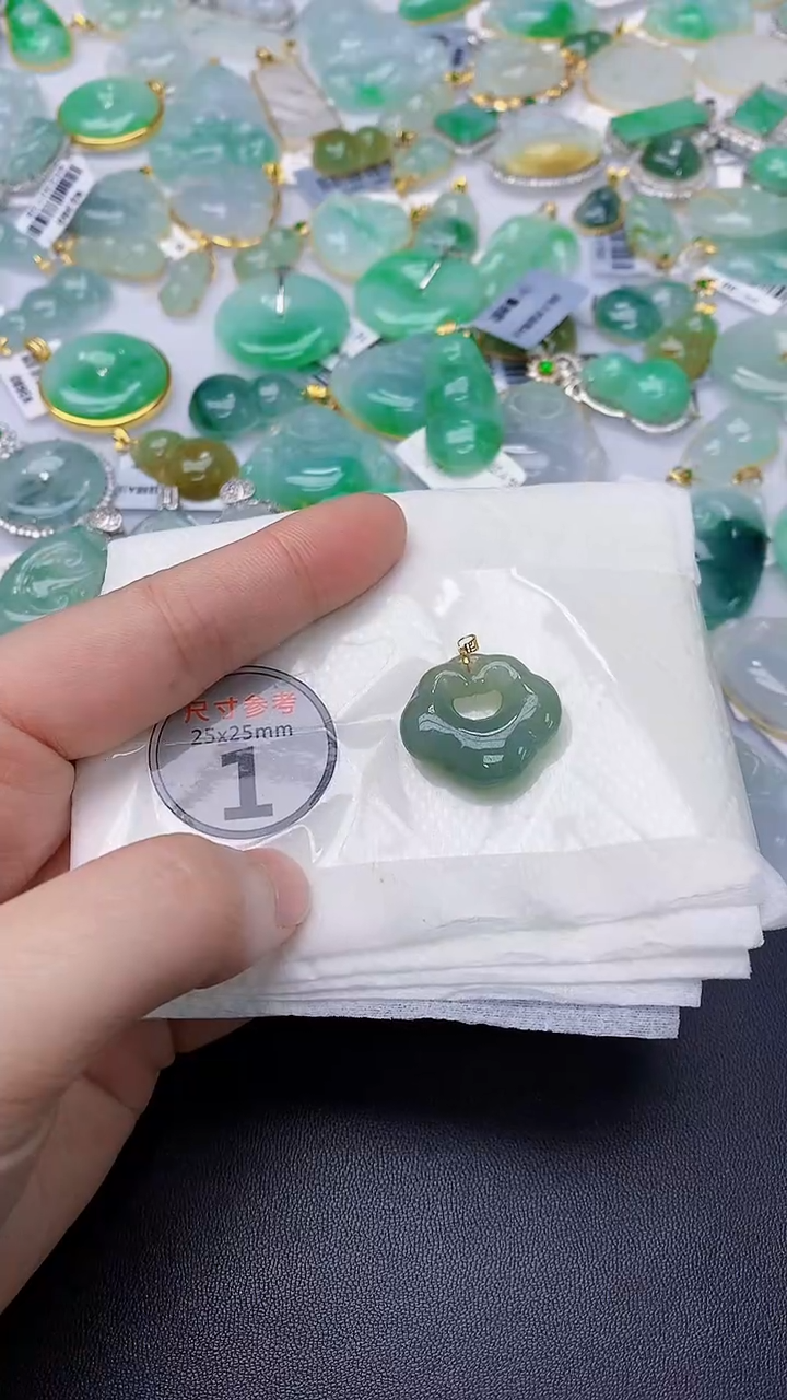 颈饰18K金镶嵌翡翠 天然缅甸A货百元以上9元证书费自理