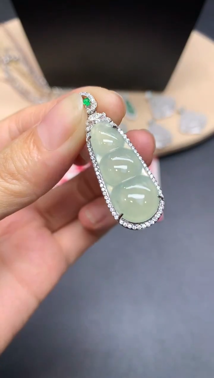 【闪购商品】翡翠吊坠(不含链)银S925镶嵌福豆【多样性发其一】