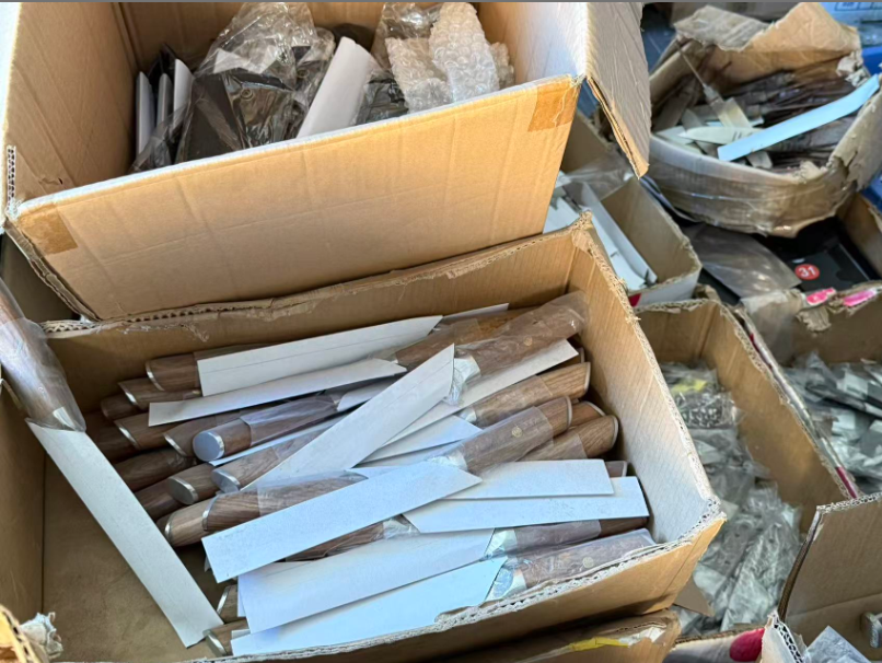 默认瑕疵：直播间一物一拍瑕疵菜刀 介意瑕疵慎拍