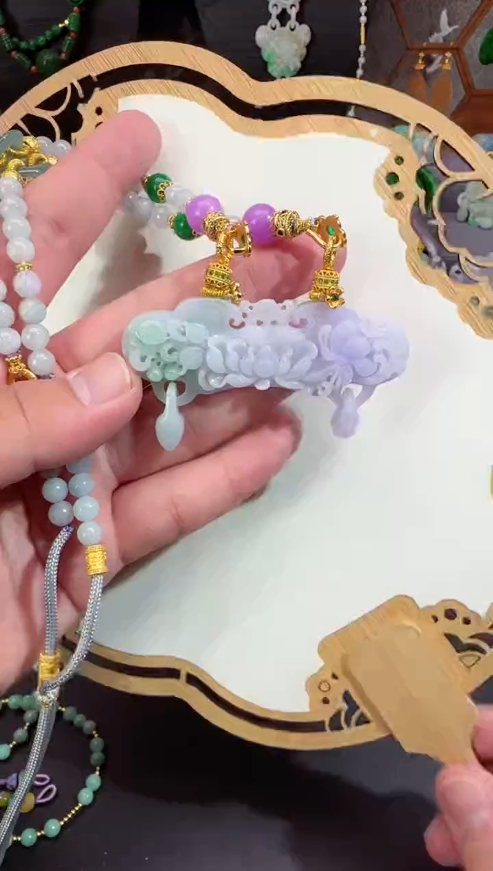 【闪购商品】翡翠颈饰未镶嵌牌子