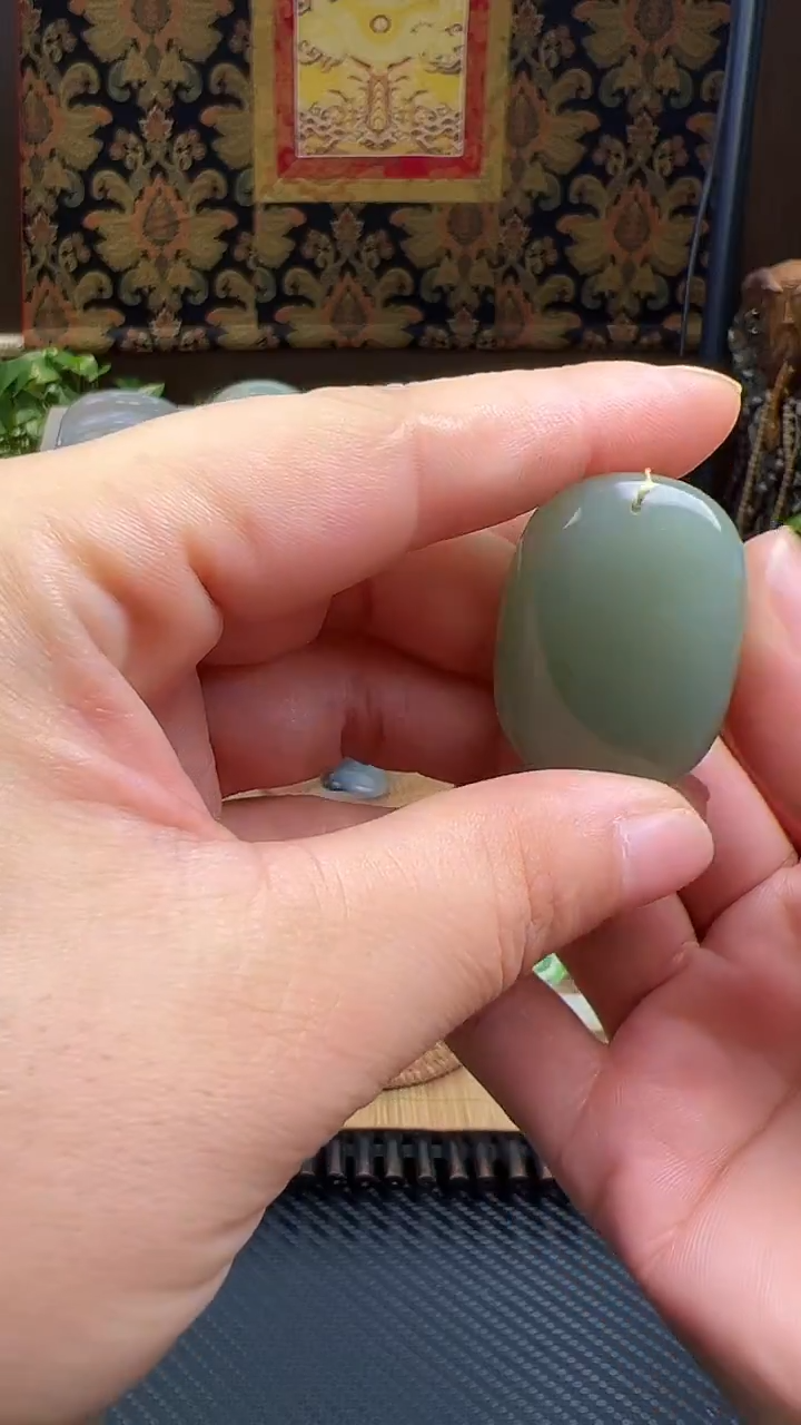 和田玉吊坠未镶嵌且末无事牌