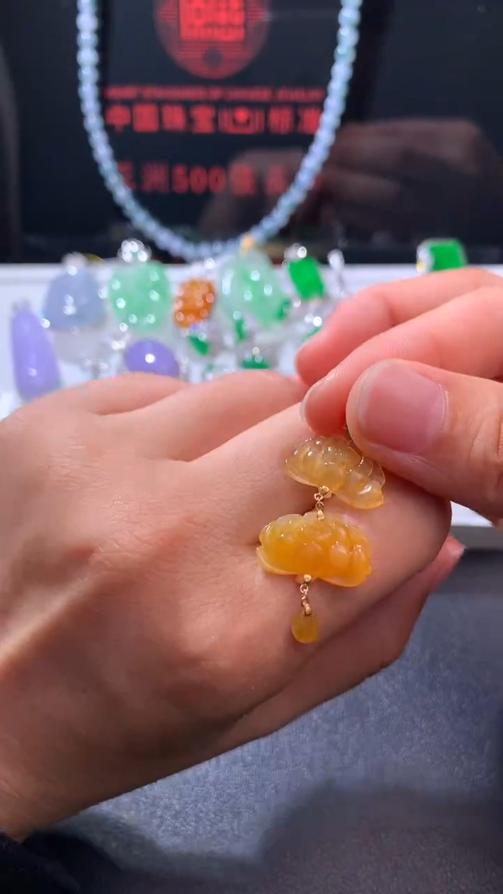 颈饰未镶嵌翡翠  