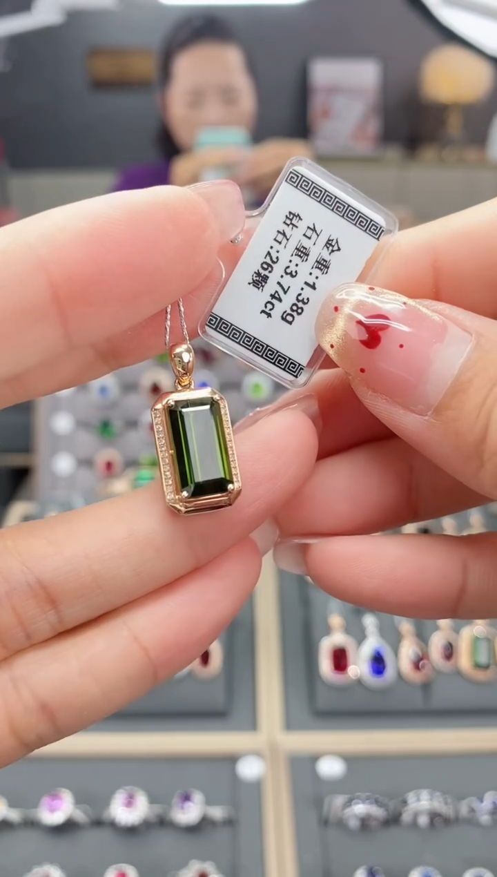 【闪购商品】碧玺颈饰18K金镶嵌3.74  