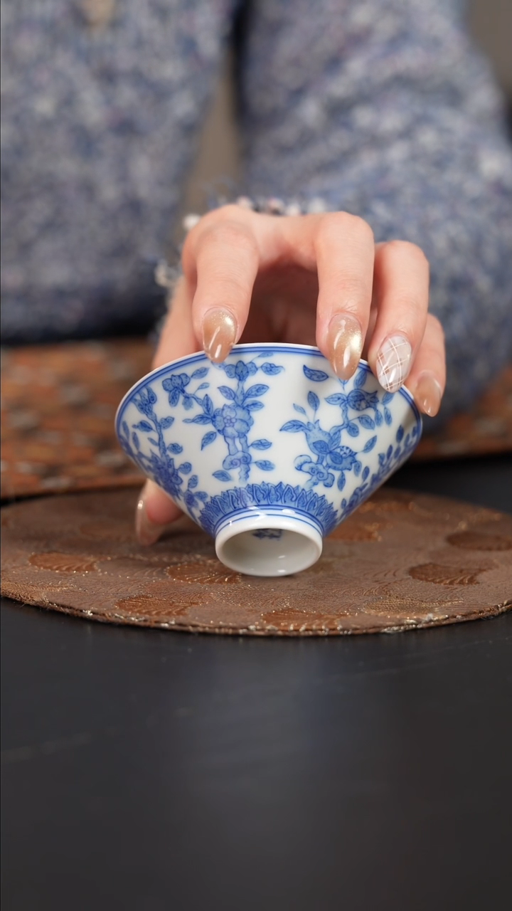 【闪购商品】杯看山柴窑青花折枝