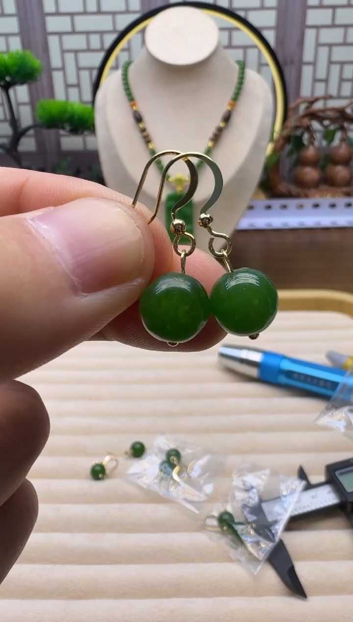 14K金镶嵌和田玉耳饰E52     