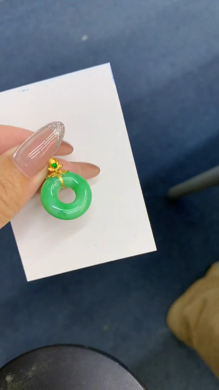 颈饰18K金镶嵌翡翠1