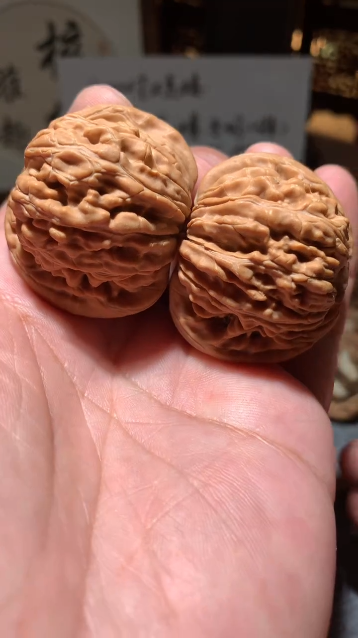 文玩核桃把件【核缘雅趣】41左右汉高楼，同尺寸随机发