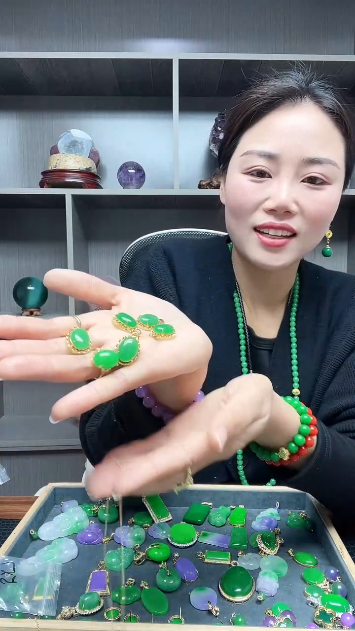 【闪购商品】翡翠吊坠(赠链)14K金镶嵌吊坠