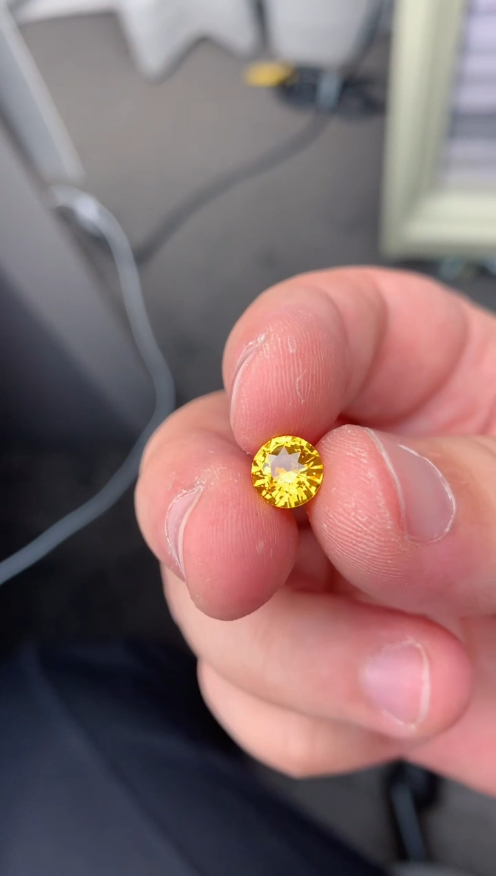 【闪购商品】彩色蓝宝石裸石未镶嵌2CT   黄色蓝宝石正圆