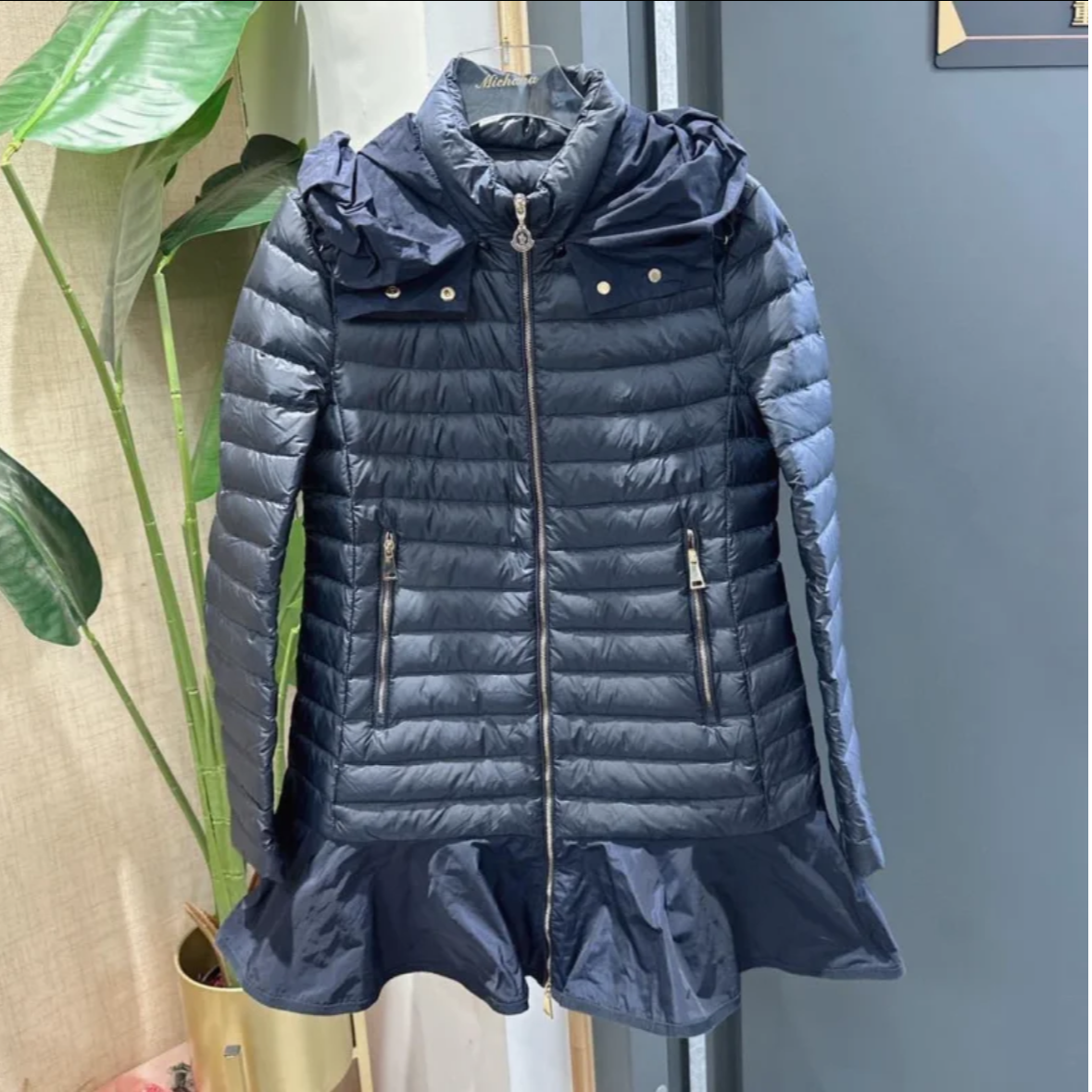 99新 MONCLER  黑色 锦纶 DAURADE裙摆款羽绒服1码 P205437812