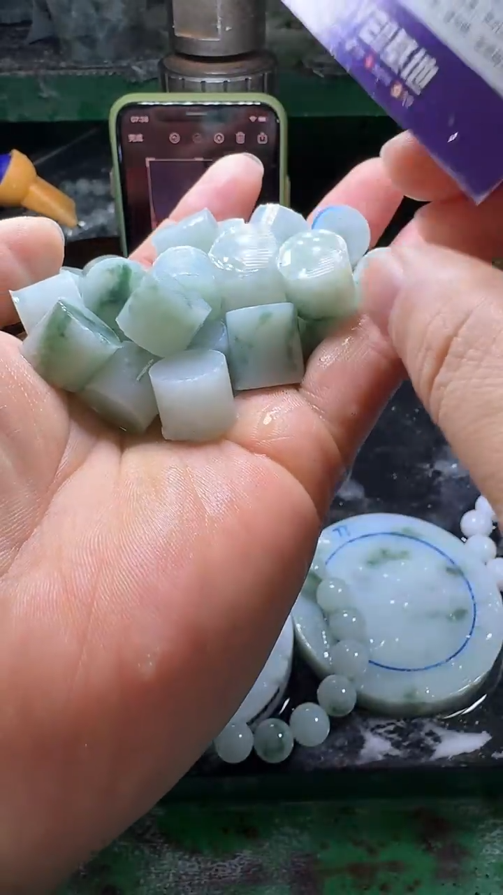 【闪购商品】定制翡翠未镶嵌手链