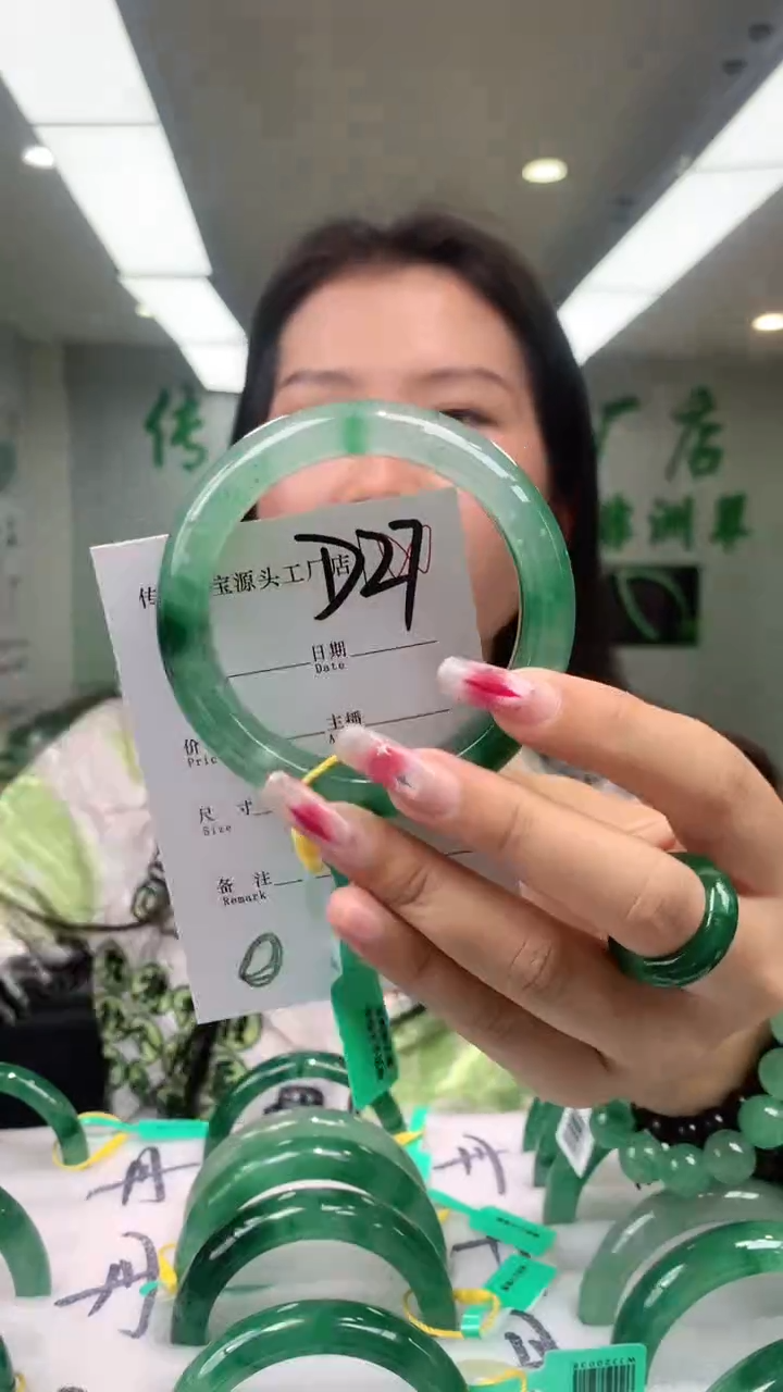 【闪购商品】石英质玉未镶嵌手镯57+