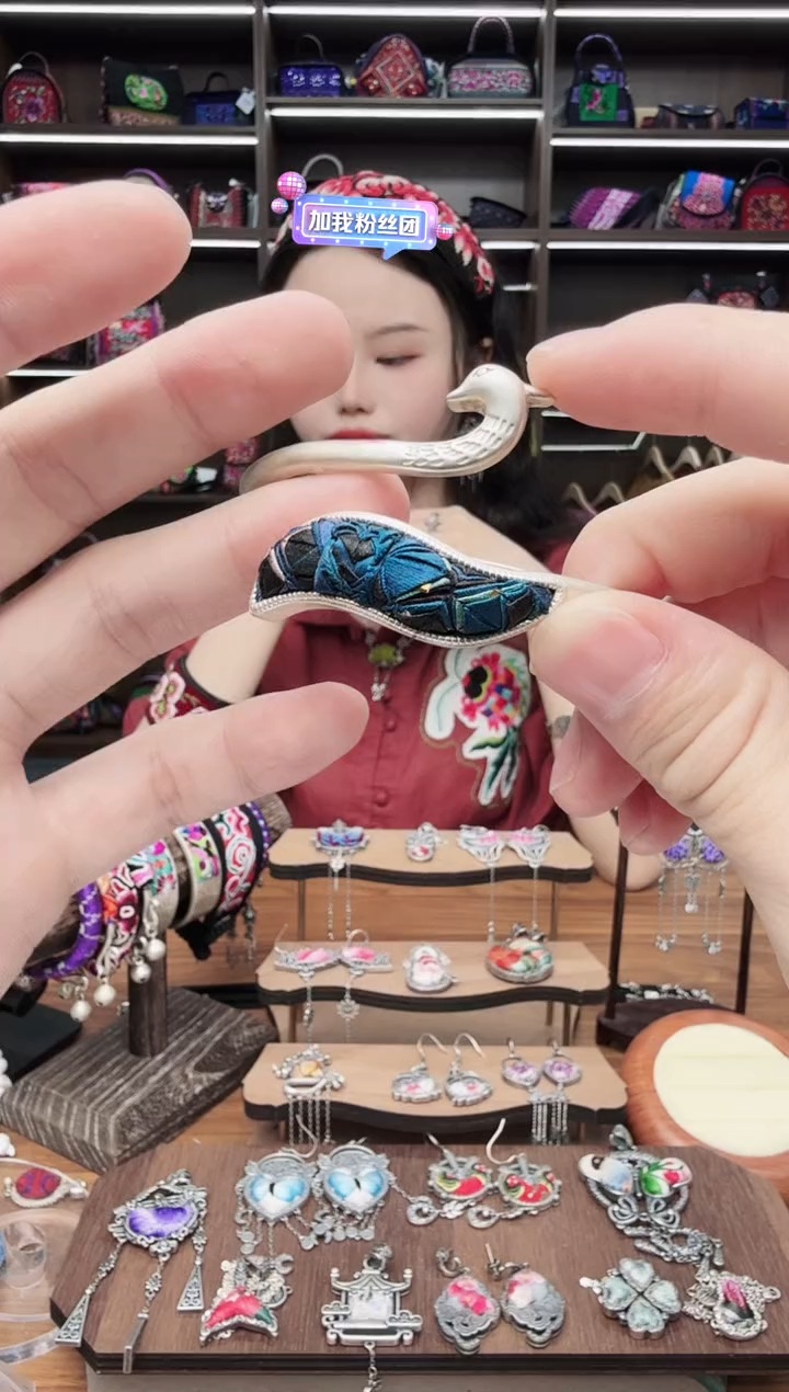 织绣2蒙阿苏苗绣传承旗舰店