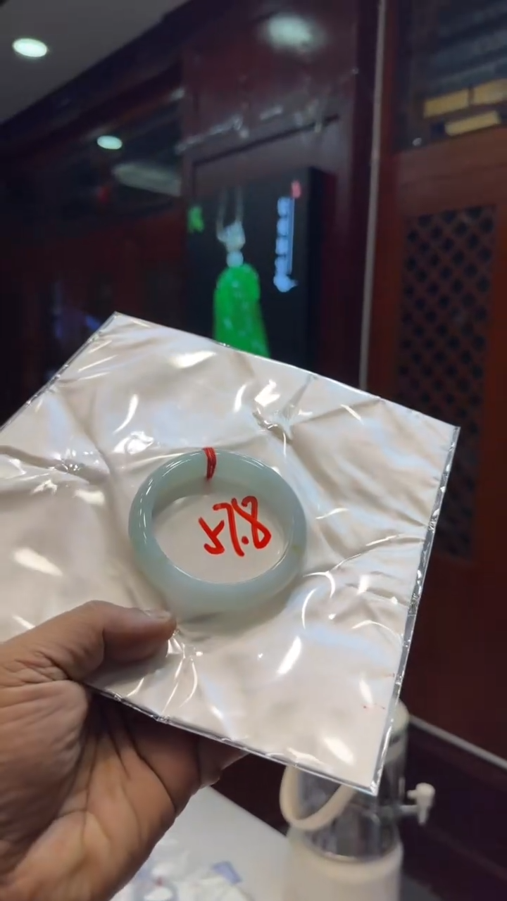 未镶嵌手镯翡翠手镯