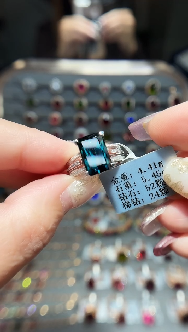 18K金镶嵌戒指碧玺5.45
