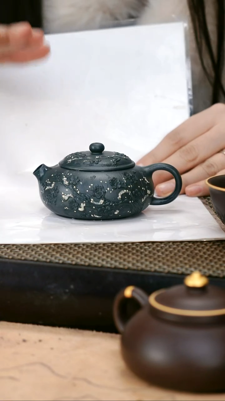 茶壶紫砂翡翠绿泥本色墨梅堆绘扁西施130cc