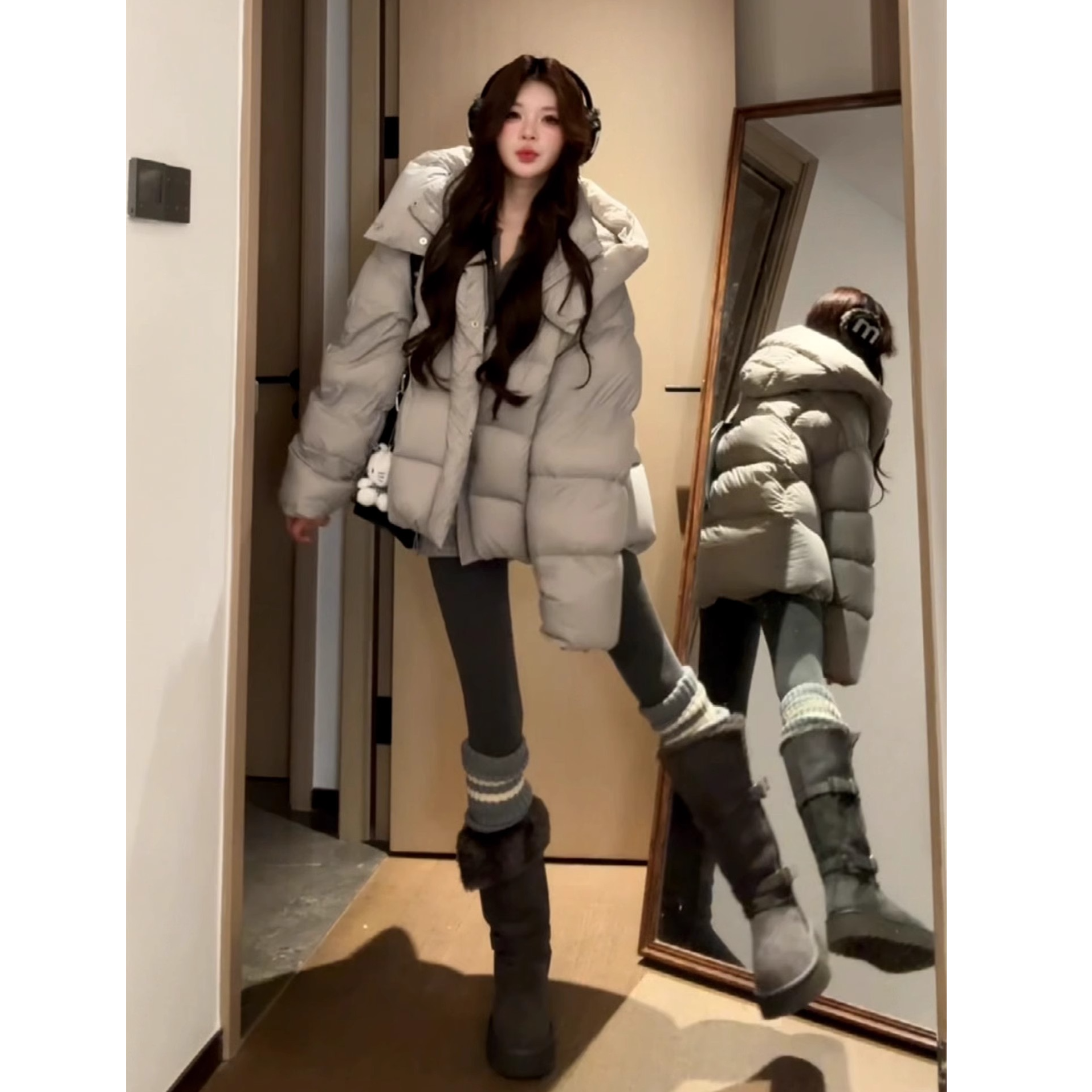 灰色羽绒服女冬季2025年新款90白鸭绒小个子连帽超好看短款面包服