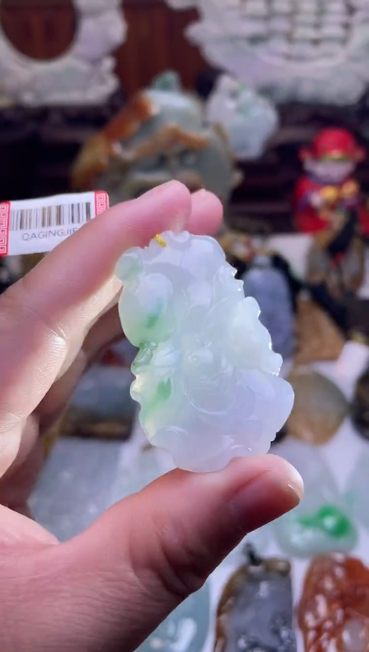 颈饰未镶嵌翡翠荷花鱼