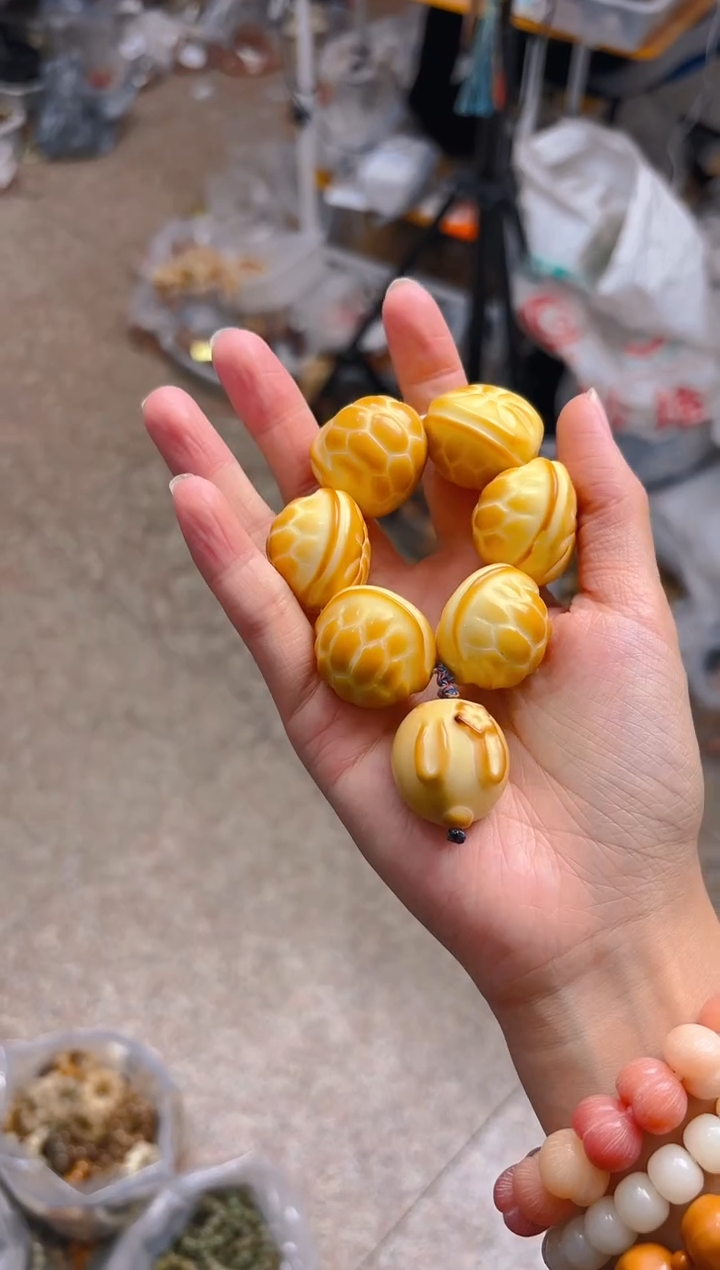 吊坠菩提根/象牙果超级大富甲手捻 黄色兔