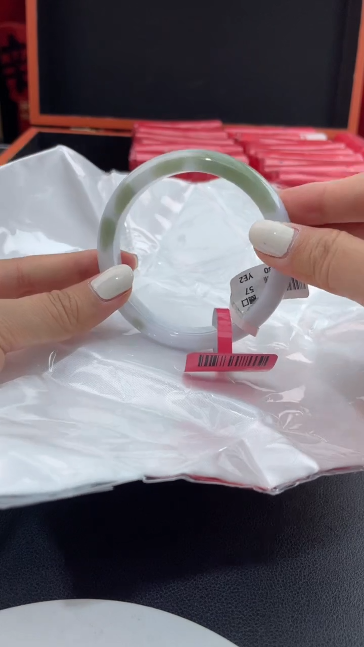 【闪购商品】翡翠手镯未镶嵌9翡翠手镯