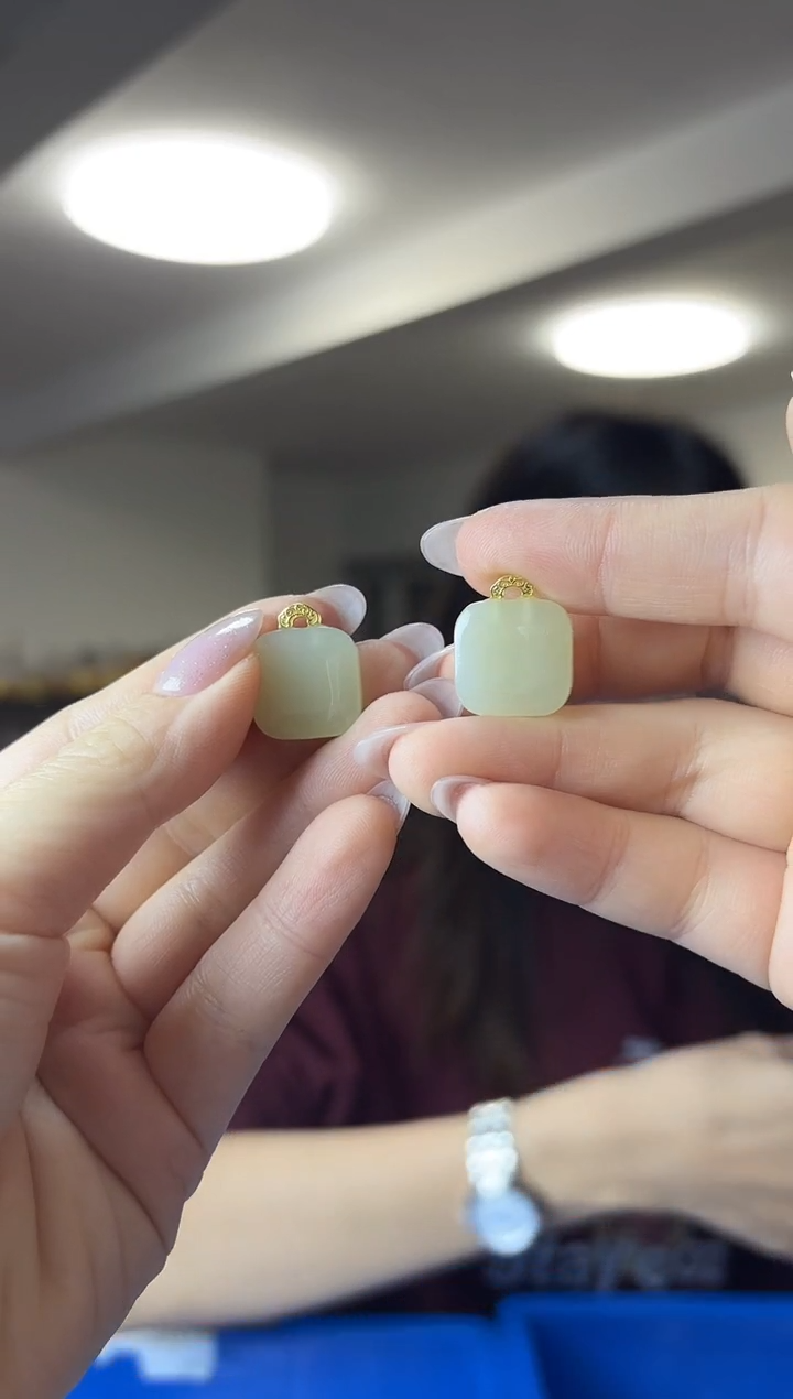 颈饰18K金镶嵌和田玉（多样性发一件）