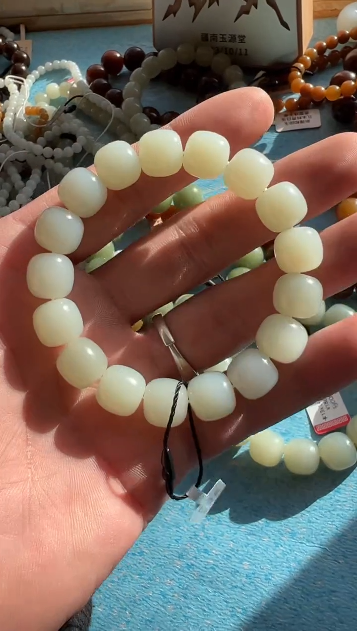 【闪购商品】和田玉手串未镶嵌且料青白玉老型珠卡11*12手串