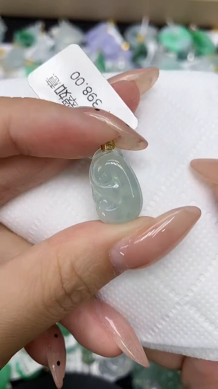 颈饰18K金镶嵌翡翠111111111111