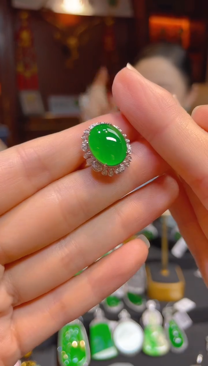 【闪购商品】翡翠戒指18K金镶嵌112105天然A货翡翠蛋面戒指