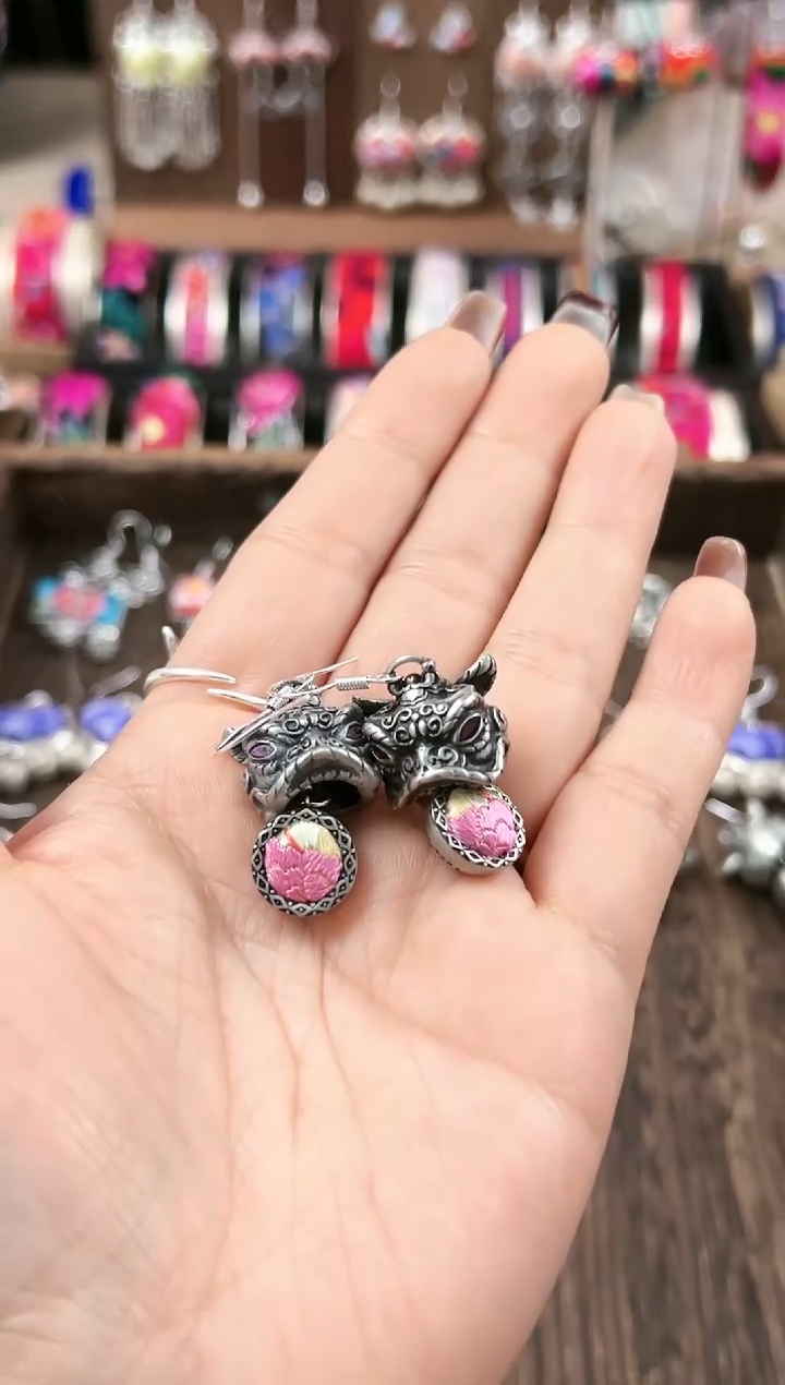 【闪购商品】织绣民族风老绣饰品111