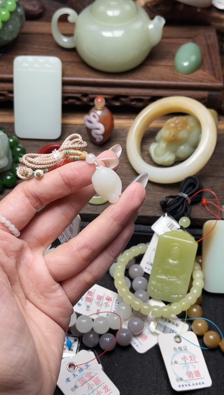 和田玉未镶嵌吊坠(不含链)米达 小鱼9008811