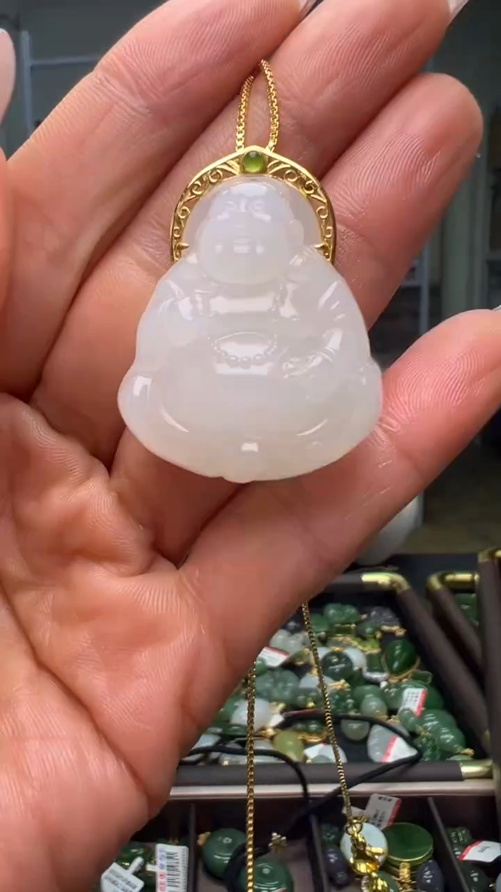 颈饰18K金镶嵌和田玉（多样性发货.发其一)1.02.94