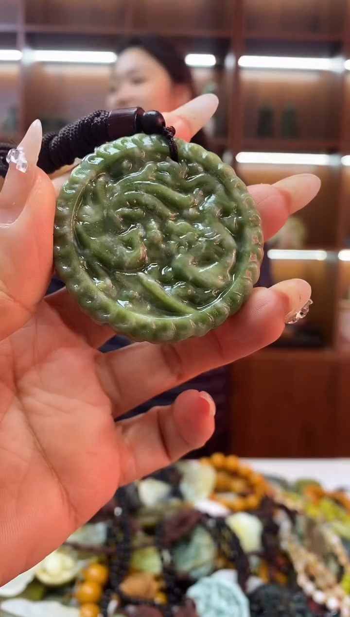未镶嵌岫玉吊坠    