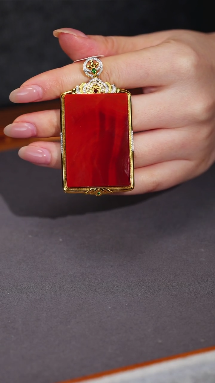 吊坠(不含链)18K金镶嵌南红玛瑙原矿D23