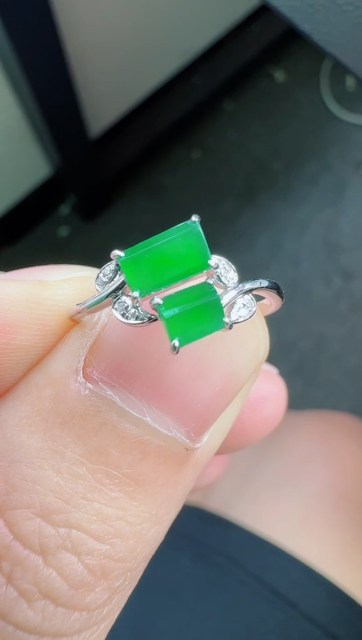 18K金镶嵌戒指翡翠寄售回流，不退不换