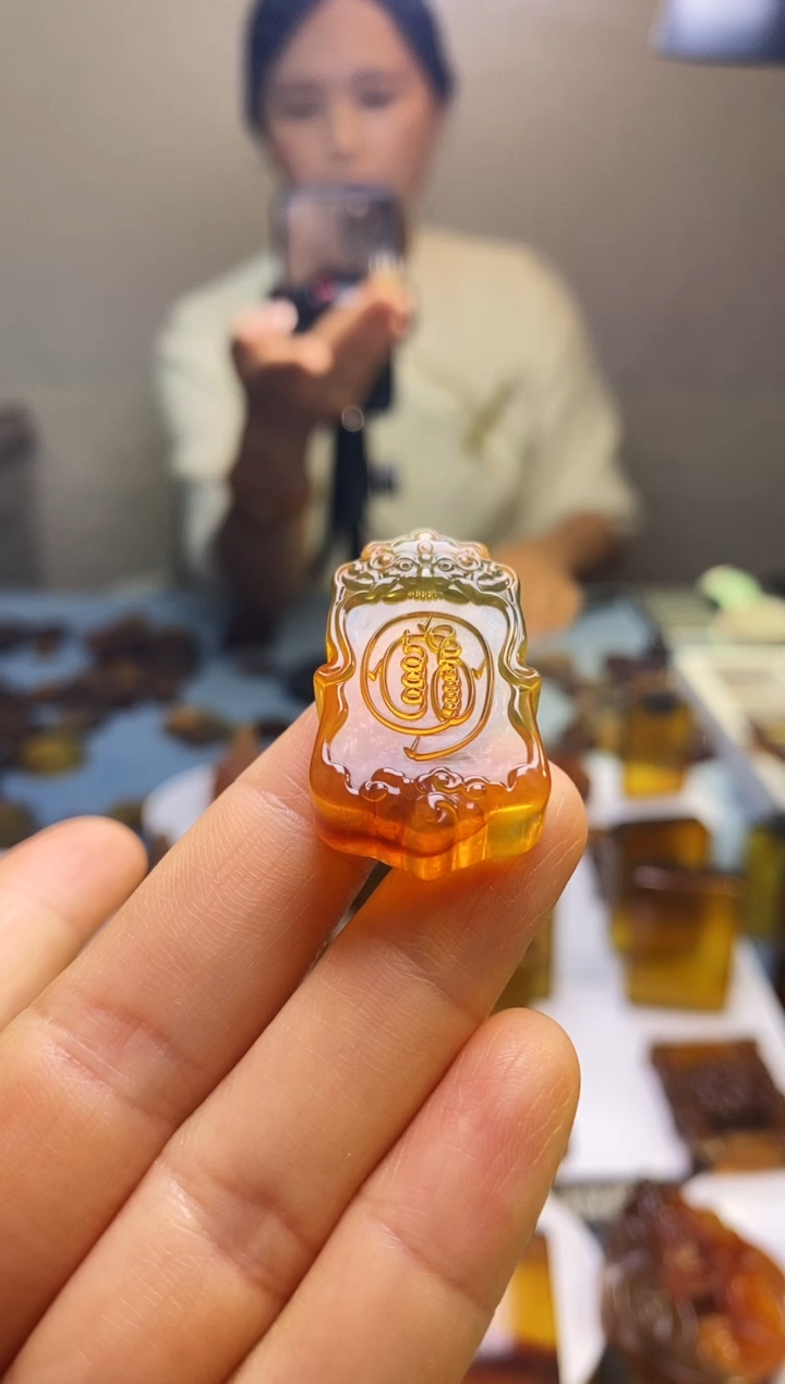 琥珀颈饰未镶嵌SN60-98（金光讳）