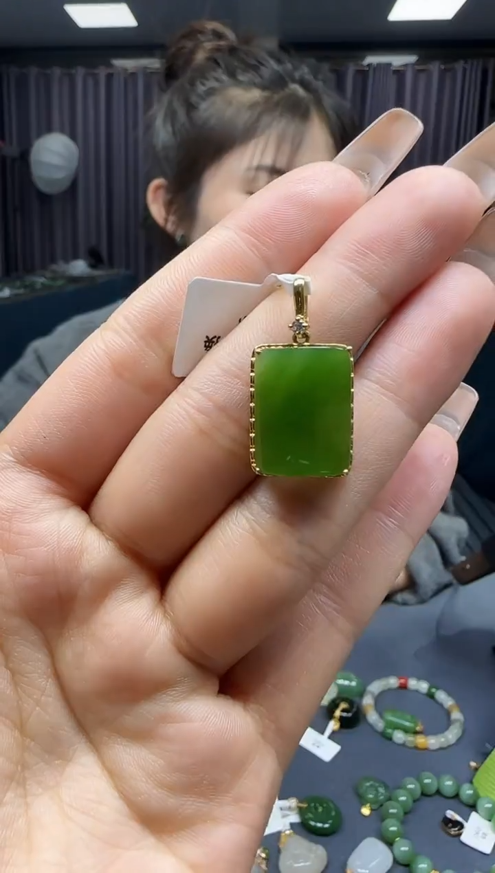 【闪购商品】和田玉挂件18K金镶嵌1