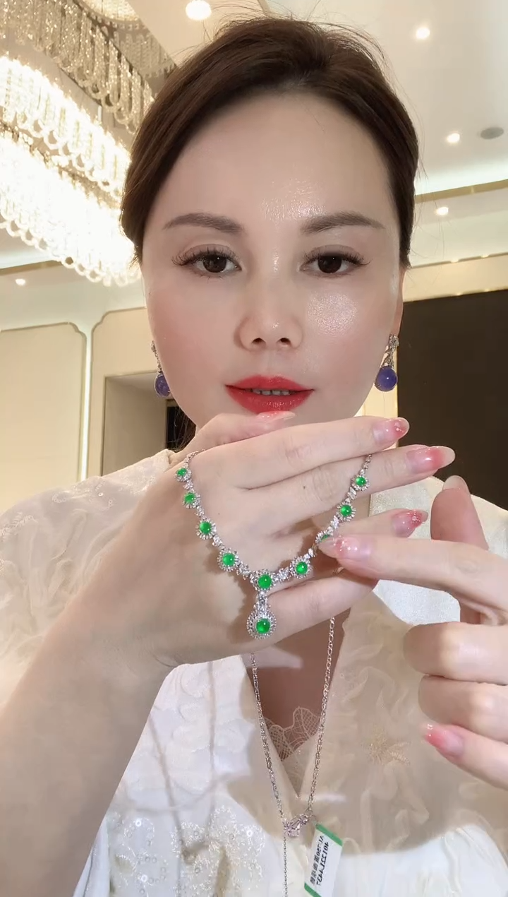 【闪购商品】翡翠套链18K金镶嵌D31 翡翠