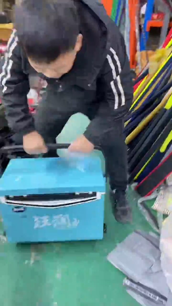 蓝色钓箱            