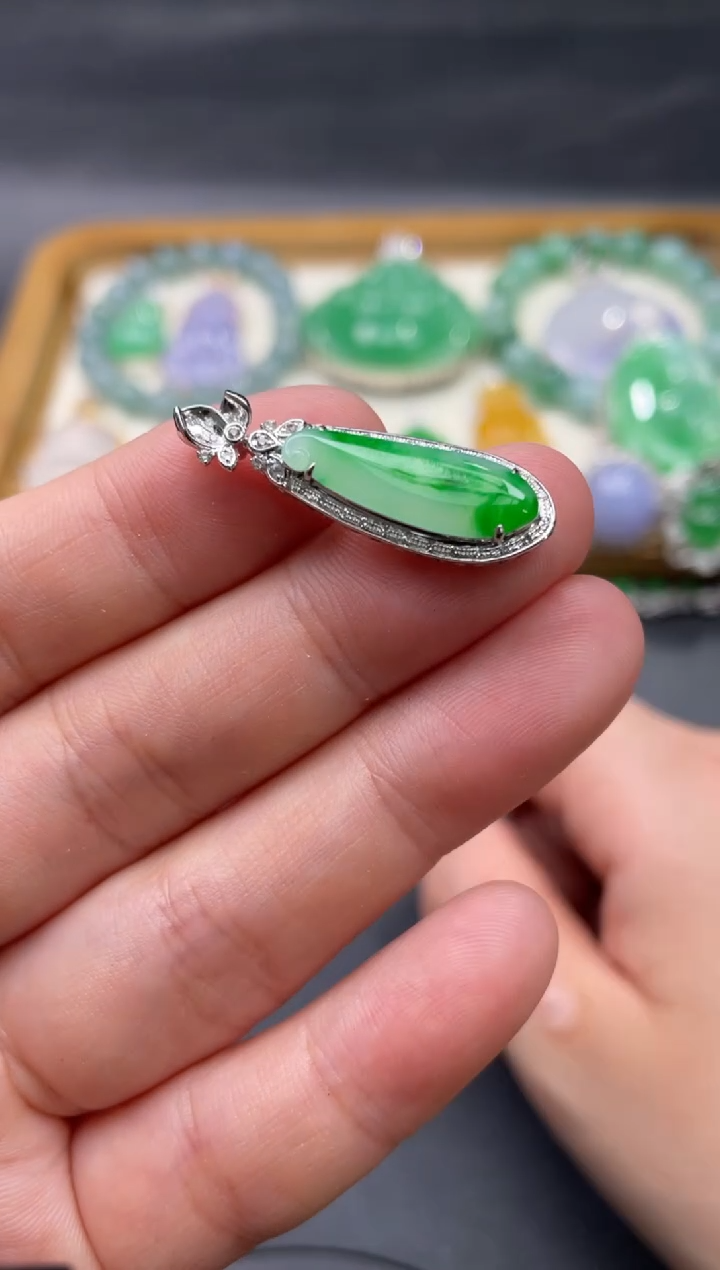 【闪购商品】翡翠颈饰18K金镶嵌60..........