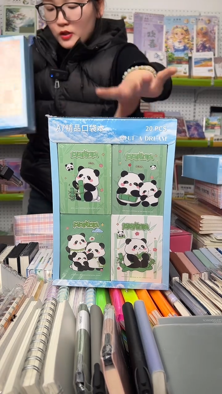 二***花A7精品口袋本76张  14306熊猫日记  一盒