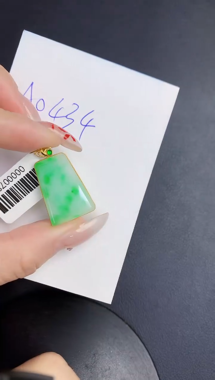 【闪购商品】翡翠颈饰18K金镶嵌0000000000