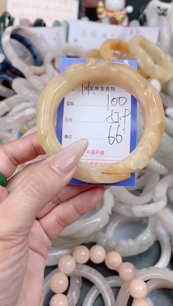 未镶嵌手镯石英质玉100