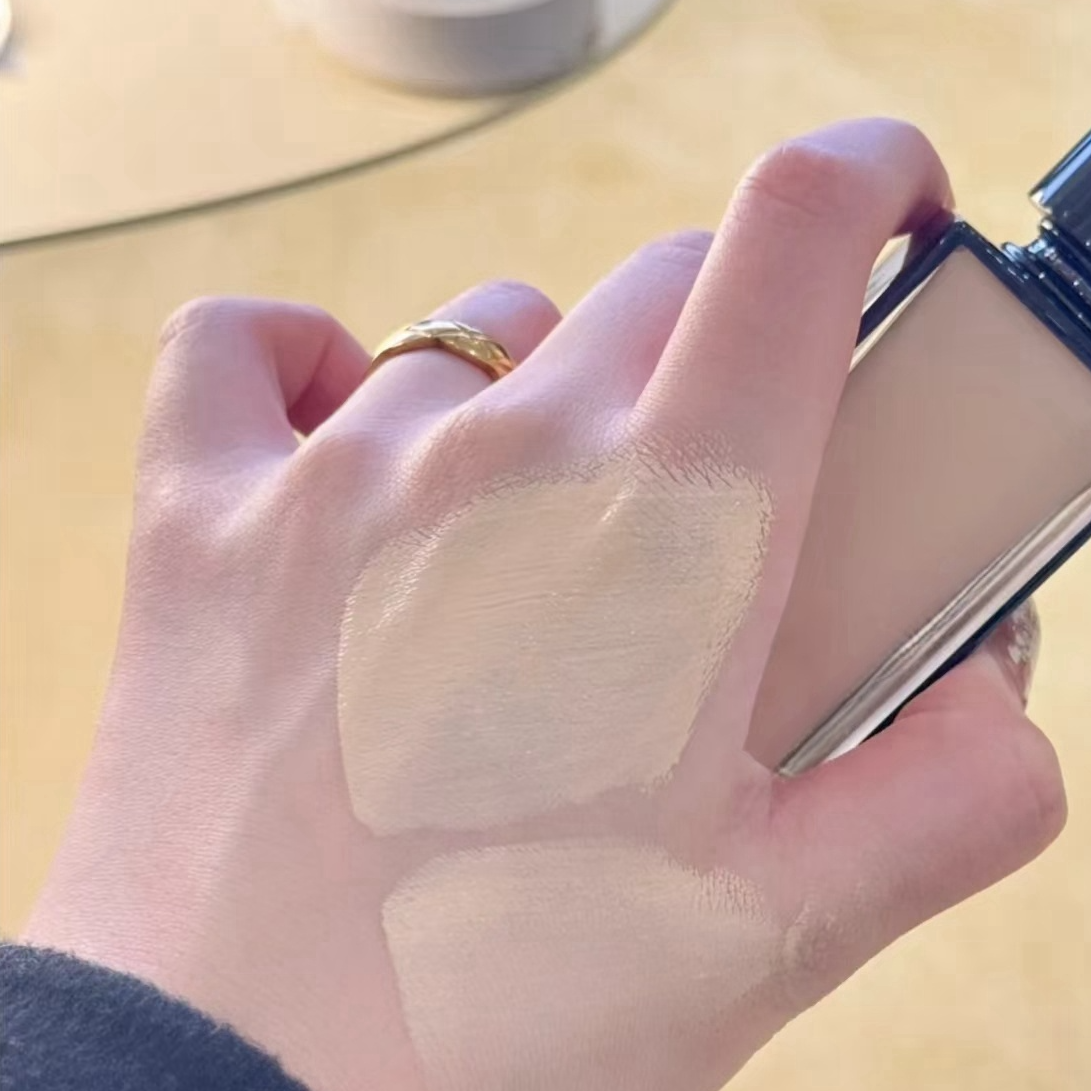 炒鸡细腻的种籽！！持妆保湿粉底液---刮码