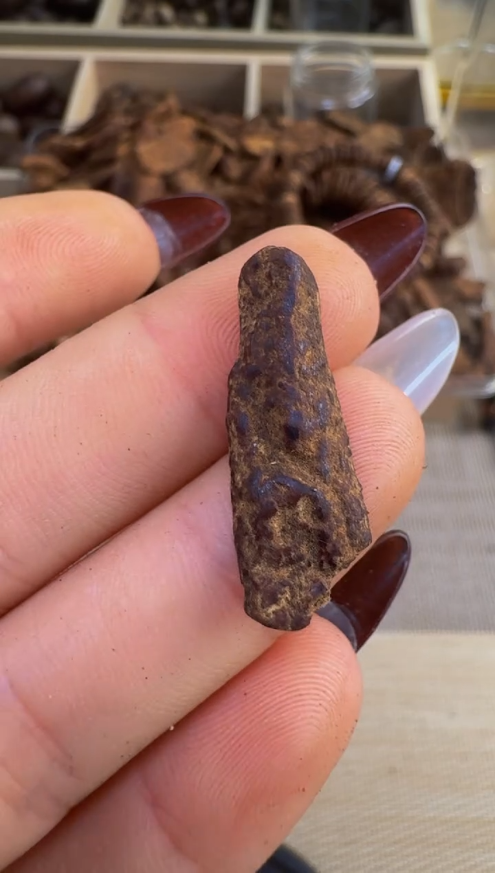 【闪购商品】沉香吊坠越南惠安红土