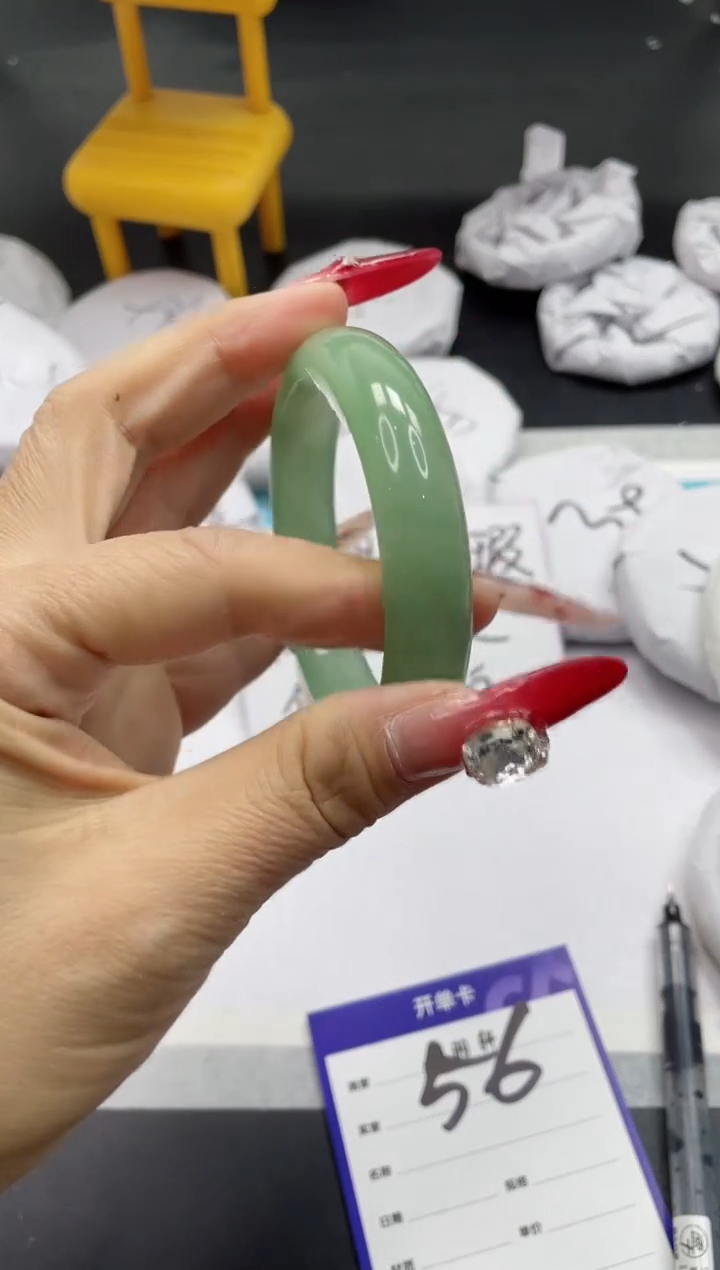 【闪购商品】石英质玉手镯未镶嵌56