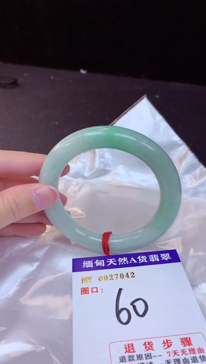 【闪购商品】翡翠手镯未镶嵌60+