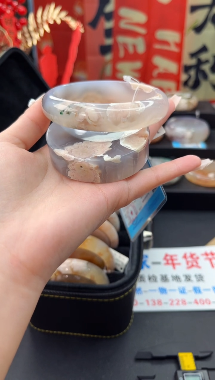 【闪购商品】石英质玉手镯未镶嵌赠送镯心（64圈口）